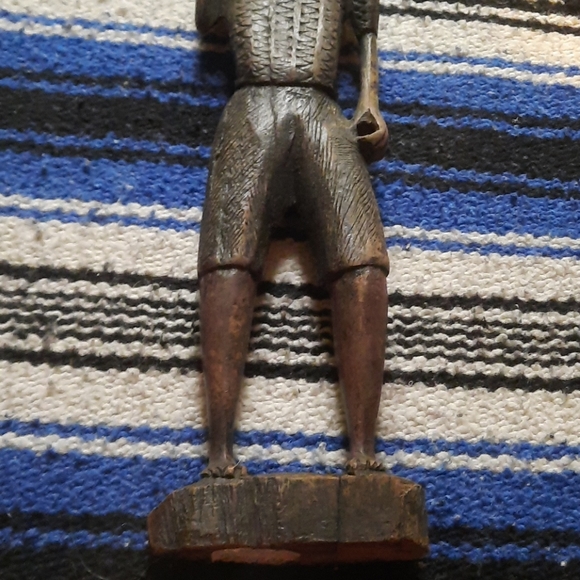 WOOD  CARVED ITEM ON WOOD BASE. - Picture 3 of 7